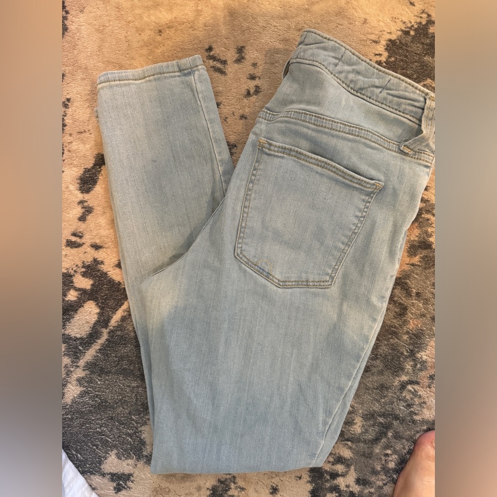 Universal Thread Womens 2 Short Mid Rise Skinny Stretch Denim Jeans Light Wash